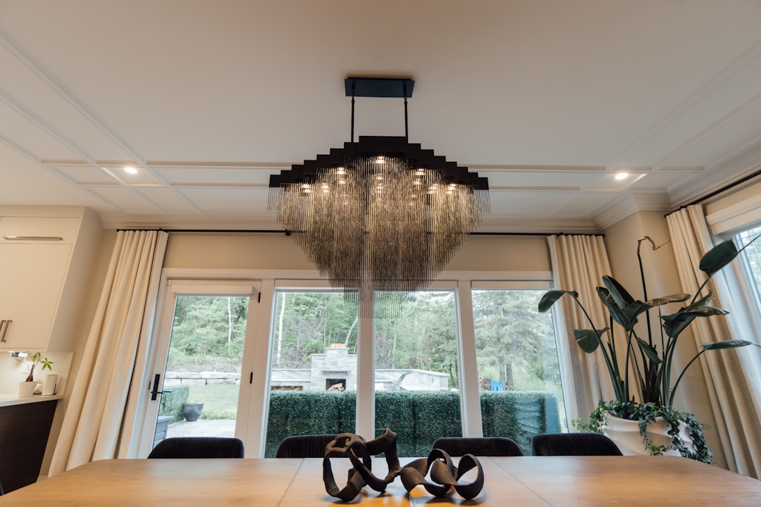 Statement loftlampe — et møbel der siger alt
